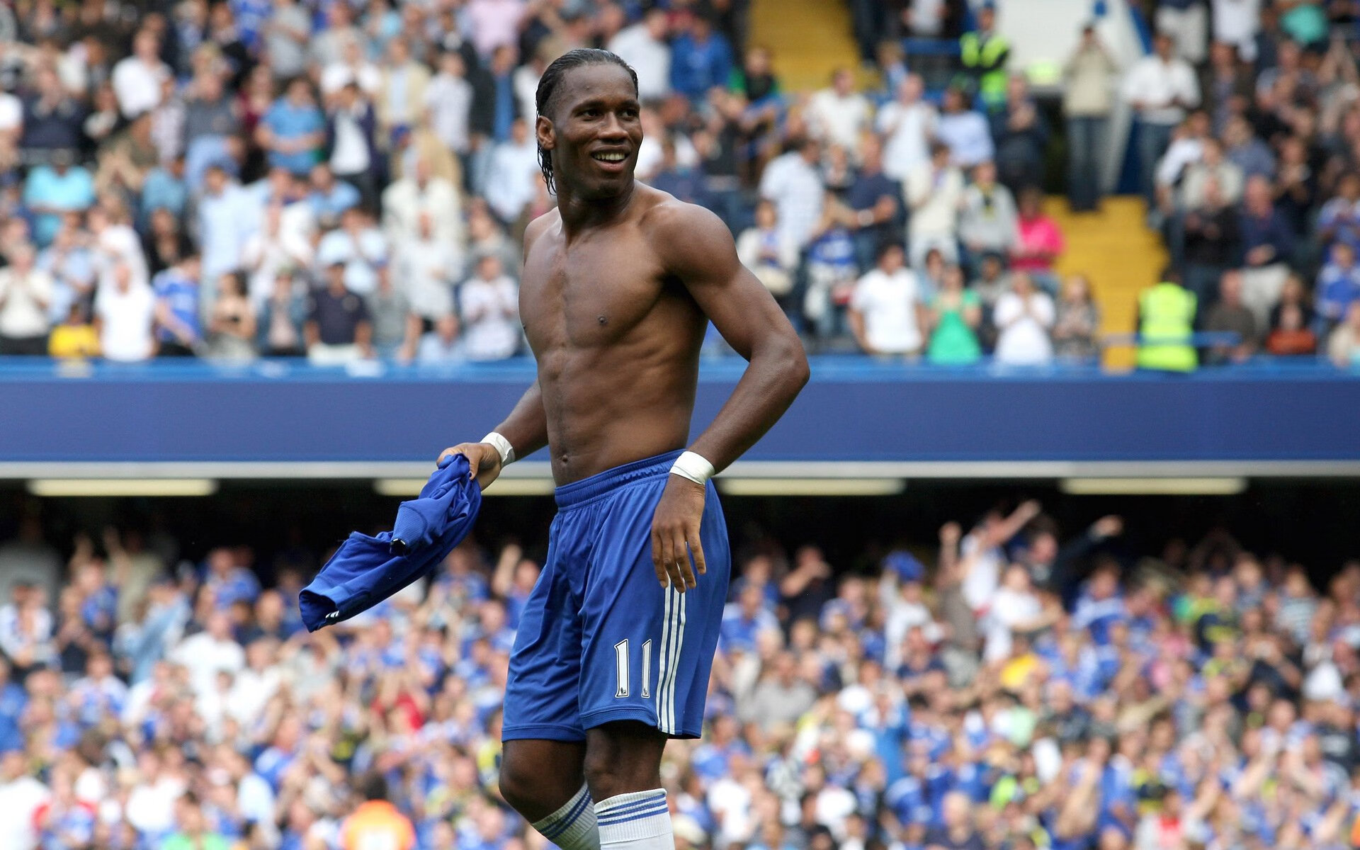 开云-桑德兰防线密集，光明球场力争保级，桑德兰主场球衣